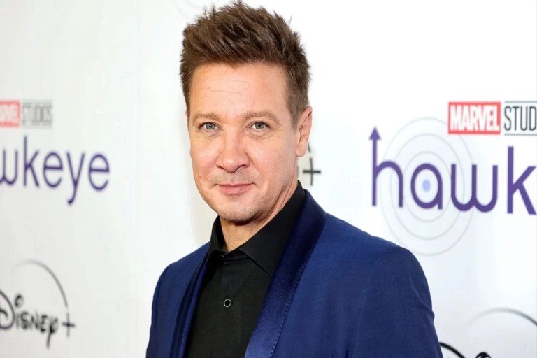 Jeremy Renner – Biography, Wikipedia, (Parents, Age, Wife, Daughter Cancer, Networth, Career)